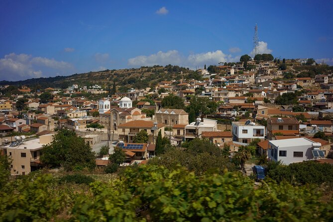 100% Cyprus - Tour to Troodos mountains and villages (From Paphos) - Guides and drivers: the difference between a trip and a story