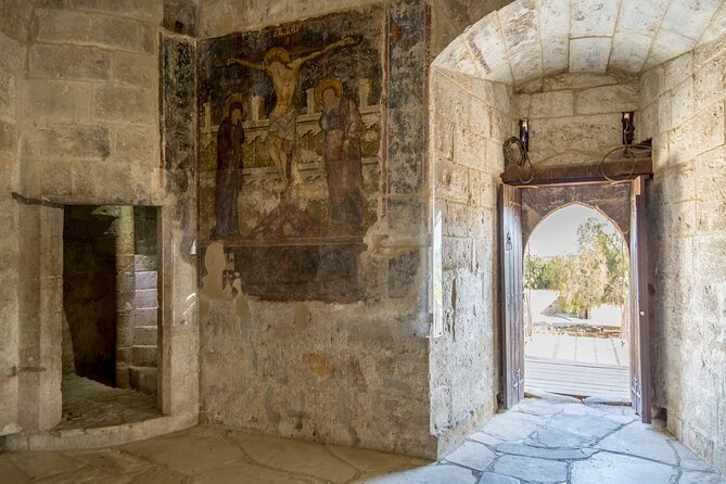 Ancient Kourion, Kolossi Castle, Omodos & Winery Tour from Paphos - Omodos: village life, lunch at Yanni, and commandaria tasting