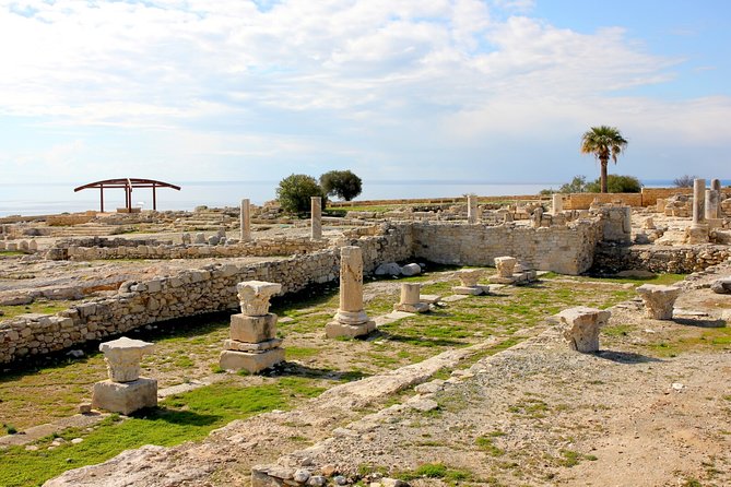 Aphrodite's Birthplace, Lefkara & Kourion Day Trip from Paphos - Stop 3: Limassol City Old Town, Castle Steps, and a Lunch Reset