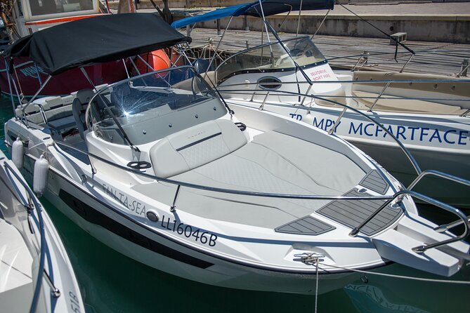 Karnic SL702 boat with driver, WC,Cabin, BT music and shower - The Blue Lagoon stop: clear water, real relaxation time