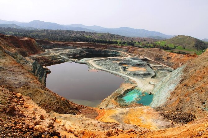 Mini Mountain Jeep Safari - Stop 2: a copper mine photo stop and the red lake scene