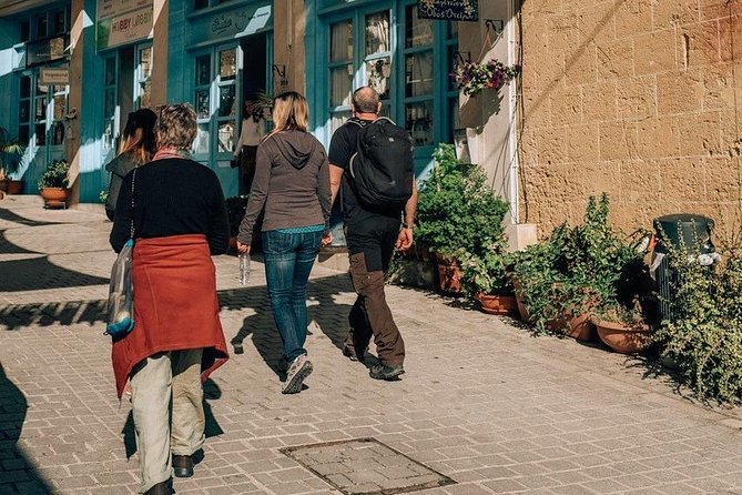 Nicosia: Green Line and Buffer Zone Guided Walk - Fitting in a coffee break when the topic is heavy