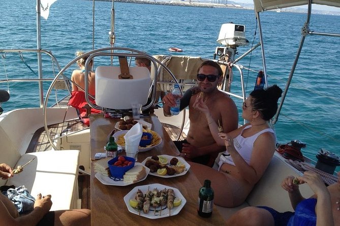 Private cruise with a sailing yacht Koursaros - Food and drinks on board: Cyprus fruit platter plus snacks