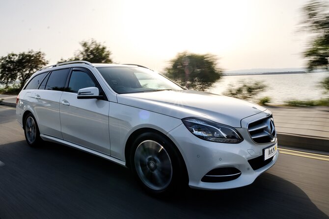 Private Transfer: Larnaca Airport to Larnaca District 1-14 pax - From landing to hotel, what this transfer actually feels like