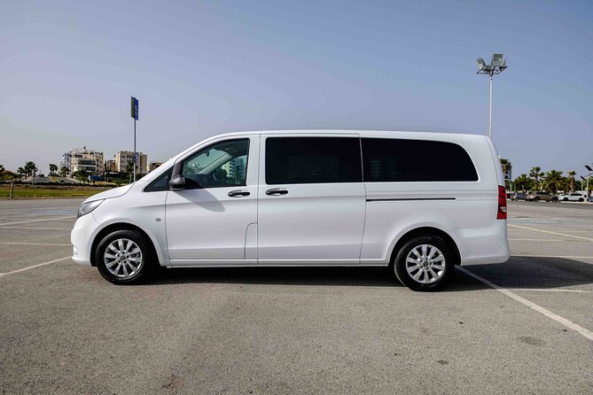 Private Transfer: Larnaca Airport to Larnaca District 1-14 pax - Driver help and orientation: small details that matter in Larnaca