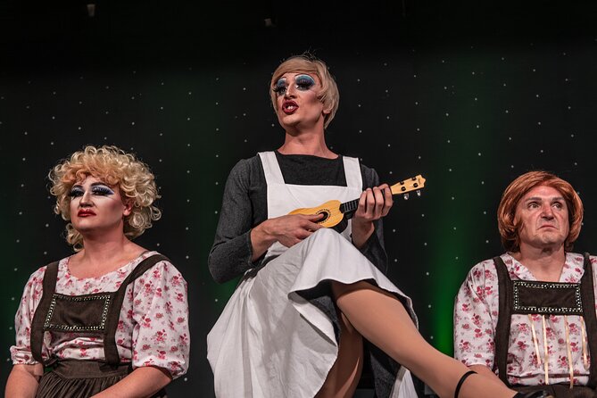 Stardust Variety Dinner Show - Drinks included, and what to expect at the bar