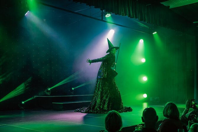 Stardust Variety Dinner Show - The pickup window (18:45 to 19:15) and why it matters