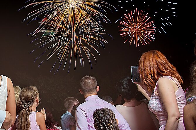 Wave Dancer Fireworks Night Cruise - Dinner on board: what the 3-course buffet really means