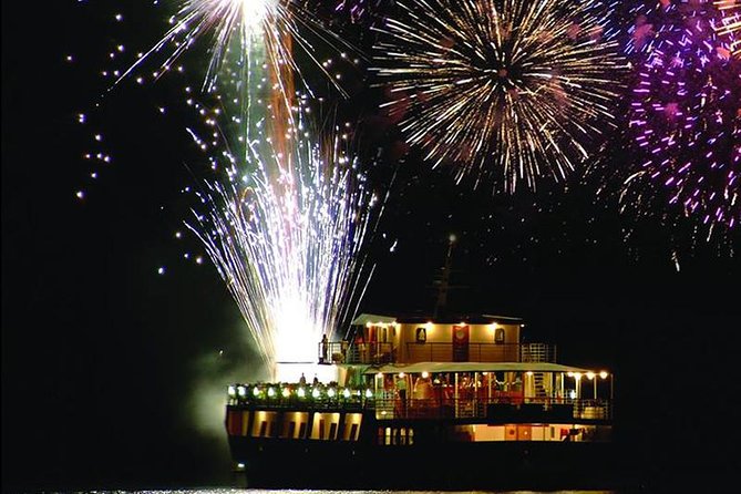 Wave Dancer Fireworks Night Cruise - When it gets chilly: what to wear and how to stay comfortable